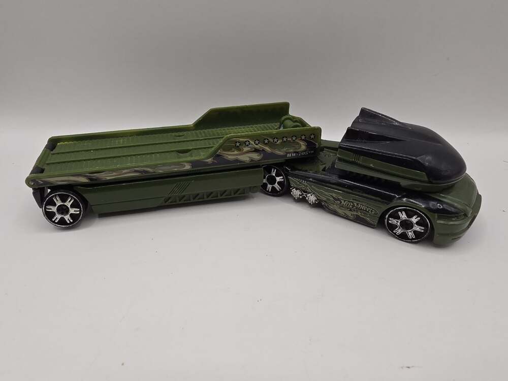 2002 Hot Wheels Car Transporter Race Truck Truckin Hauler